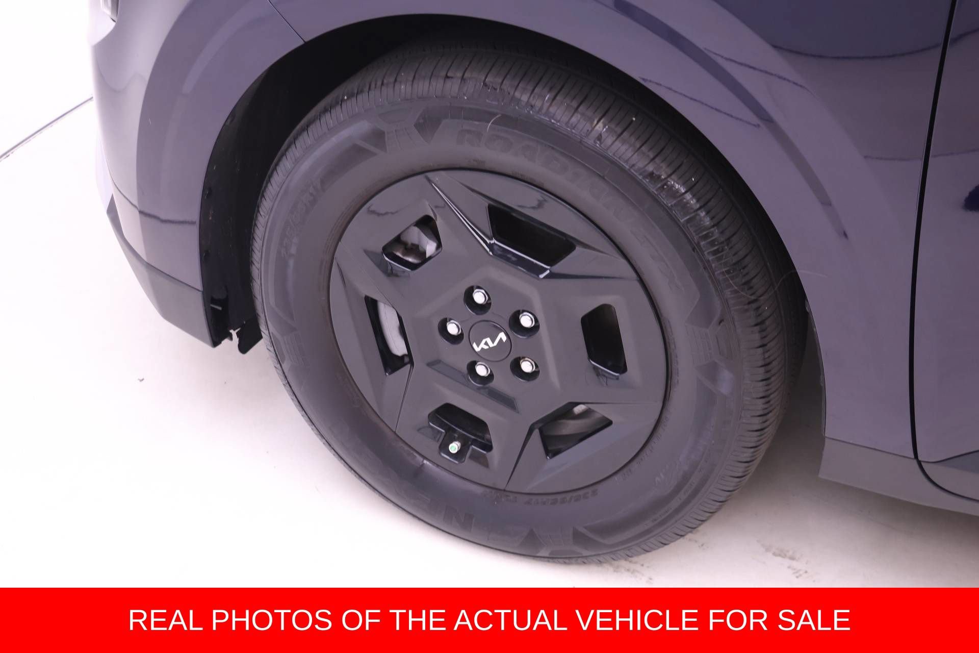 Used 2026 Kia Carnival LX FWD image 16