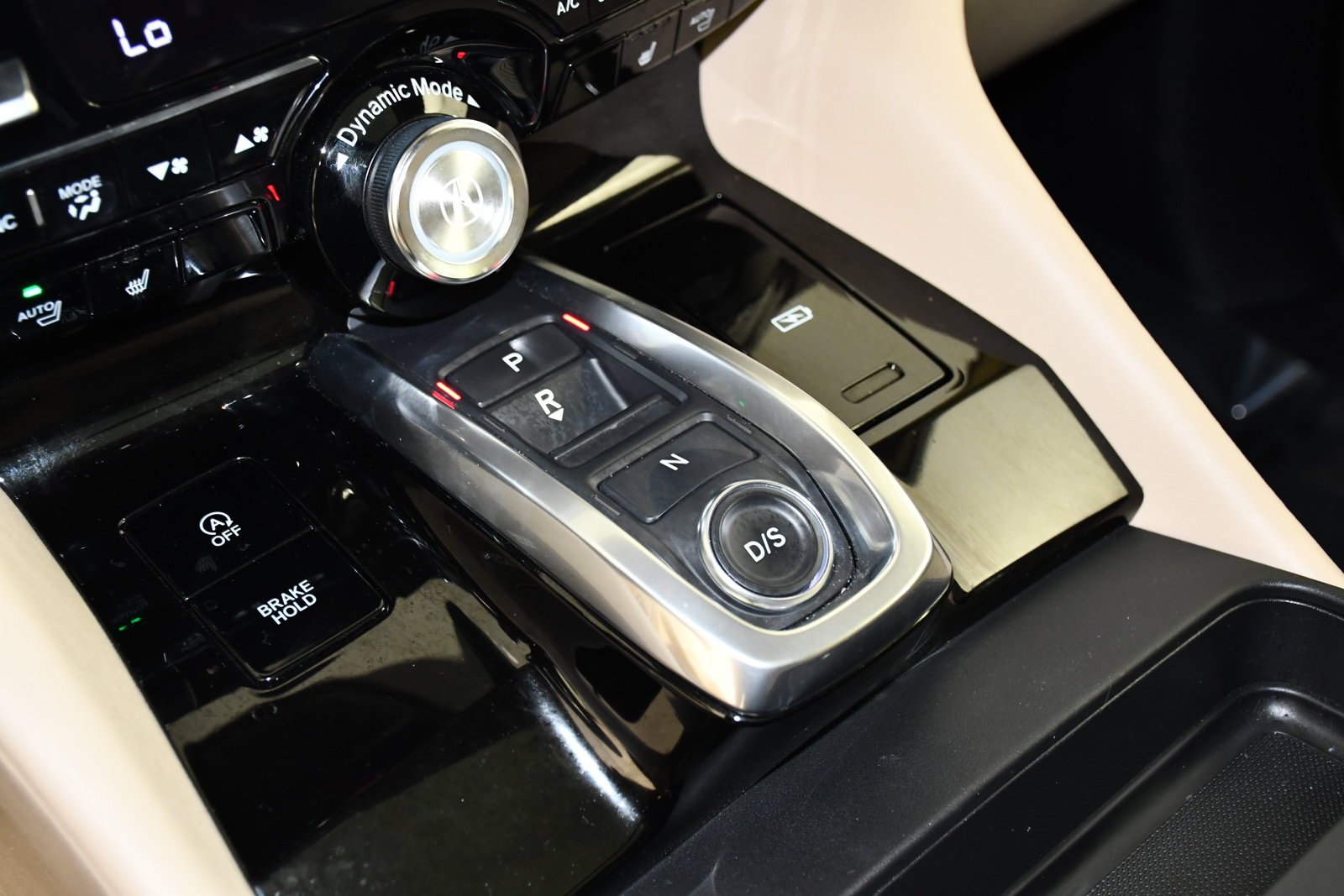 Certified 2025 Acura MDX SH-AWD w/ Technology Package image 30