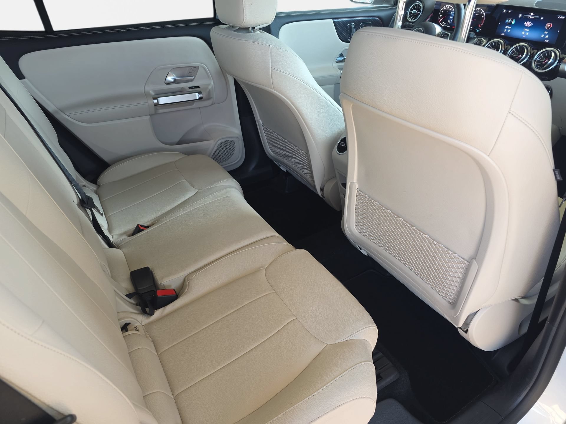 Used 2025 Mercedes-Benz GLB 250 image 11
