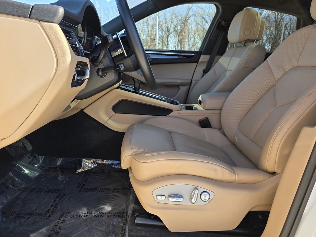 New 2025 Porsche Macan Turbo image 12