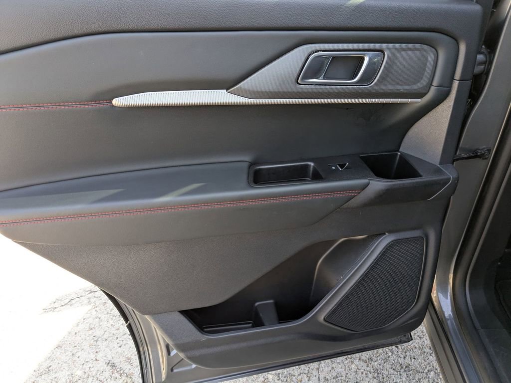 Used 2025 Ford Explorer ST-Line w/ ST-Line Street Pack image 24