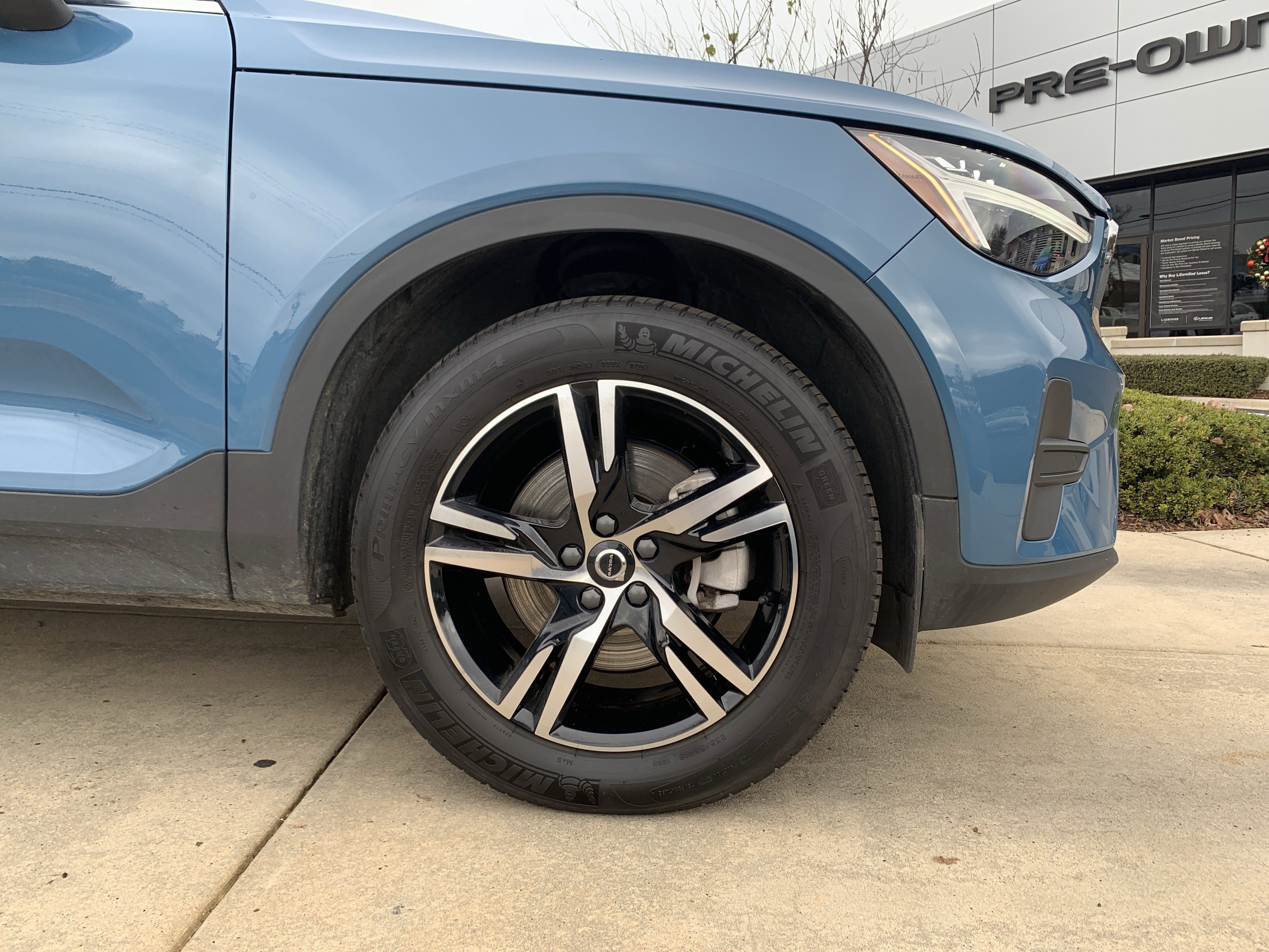 Used 2025 Volvo XC40 B5 Core image 13