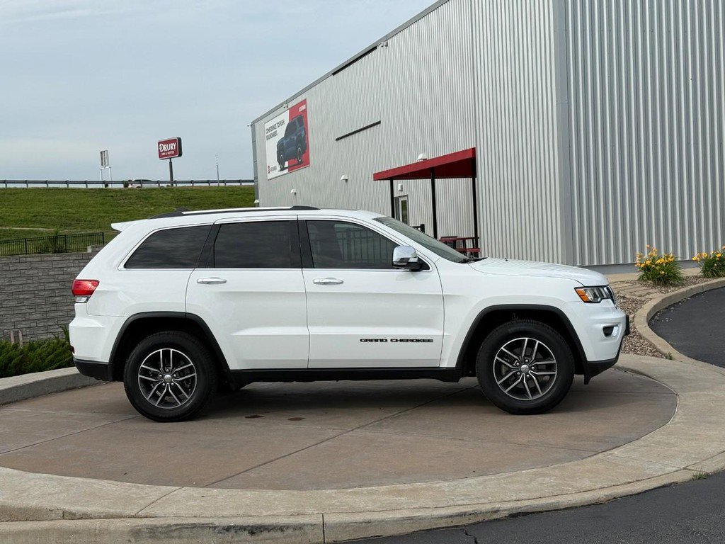 Used 2018 Jeep Grand Cherokee Limited AWD/4WD image 2