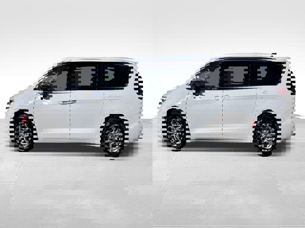 Used 2024 Chrysler Pacifica Touring-L video 2