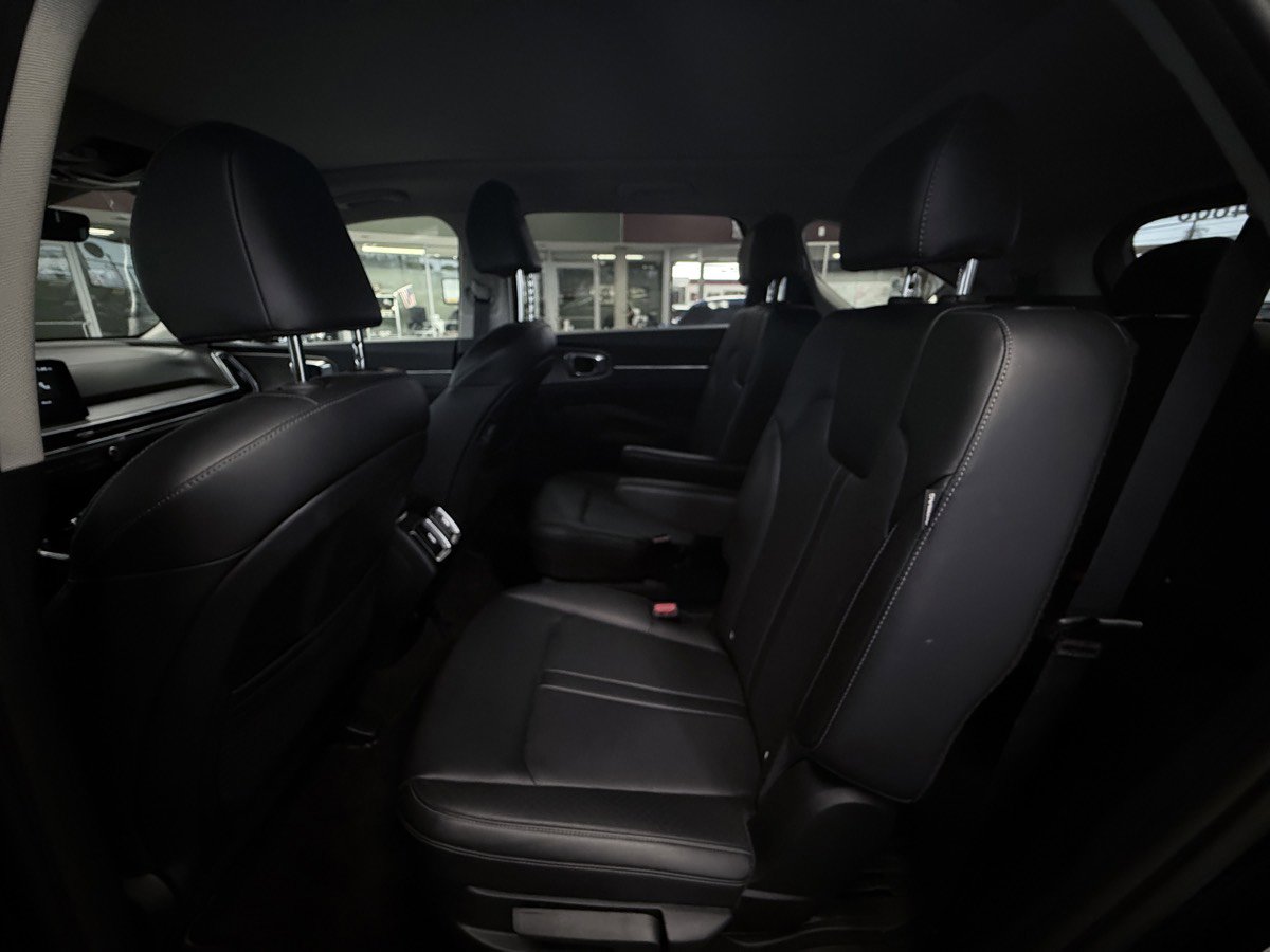Used 2025 Kia Sorento SX image 27