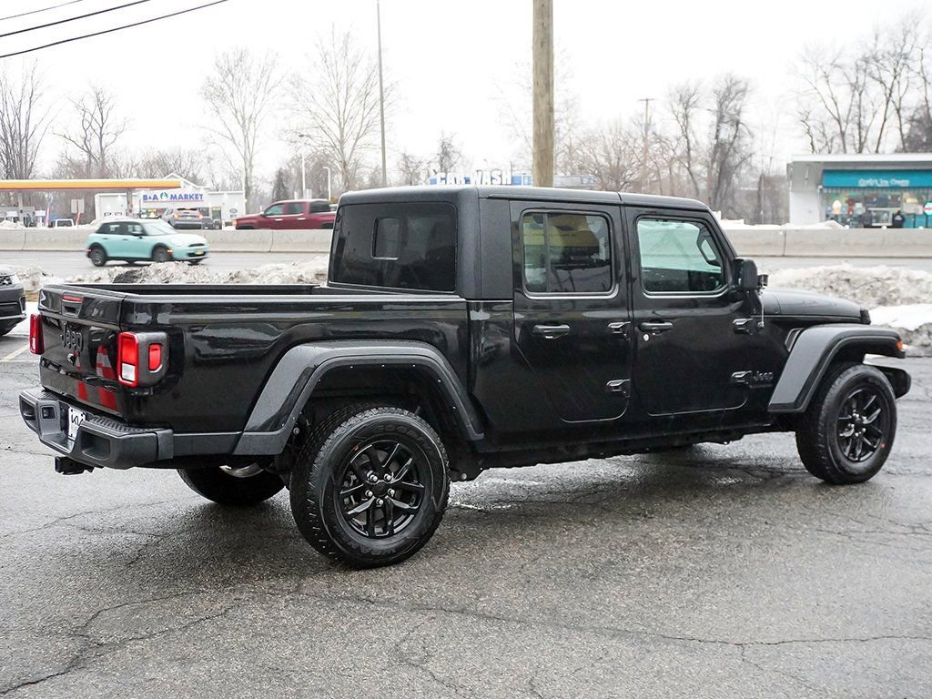 Used 2022 Jeep Gladiator Sport image 7