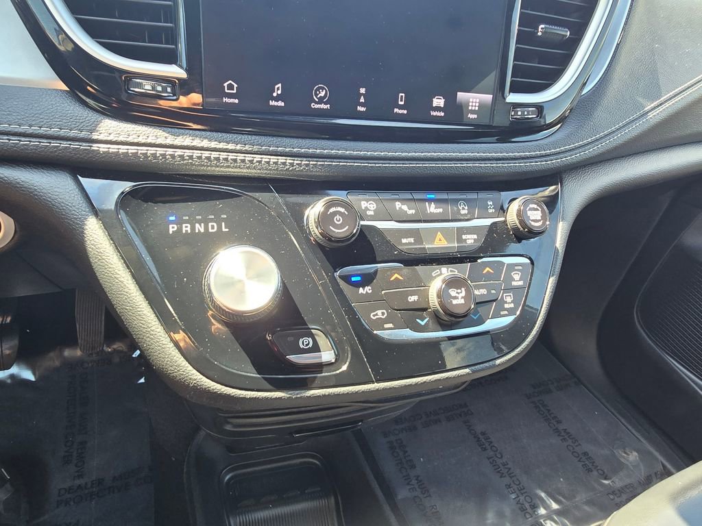 Used 2021 Chrysler Pacifica Touring-L w/ Premium & Safety Sphere Group AWD/4WD image 23
