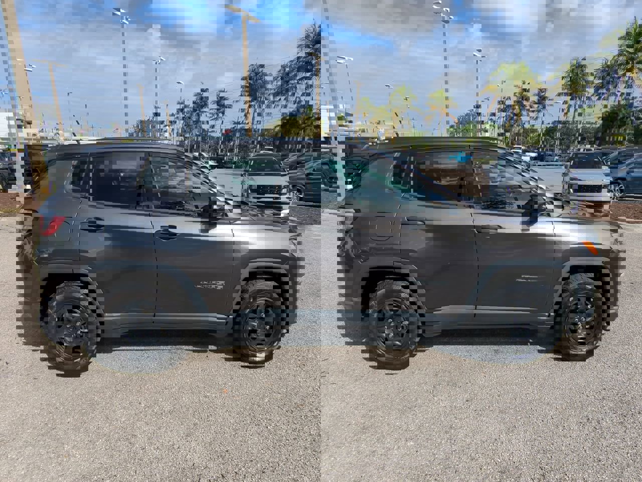 Used 2017 Jeep Compass Sport image 4