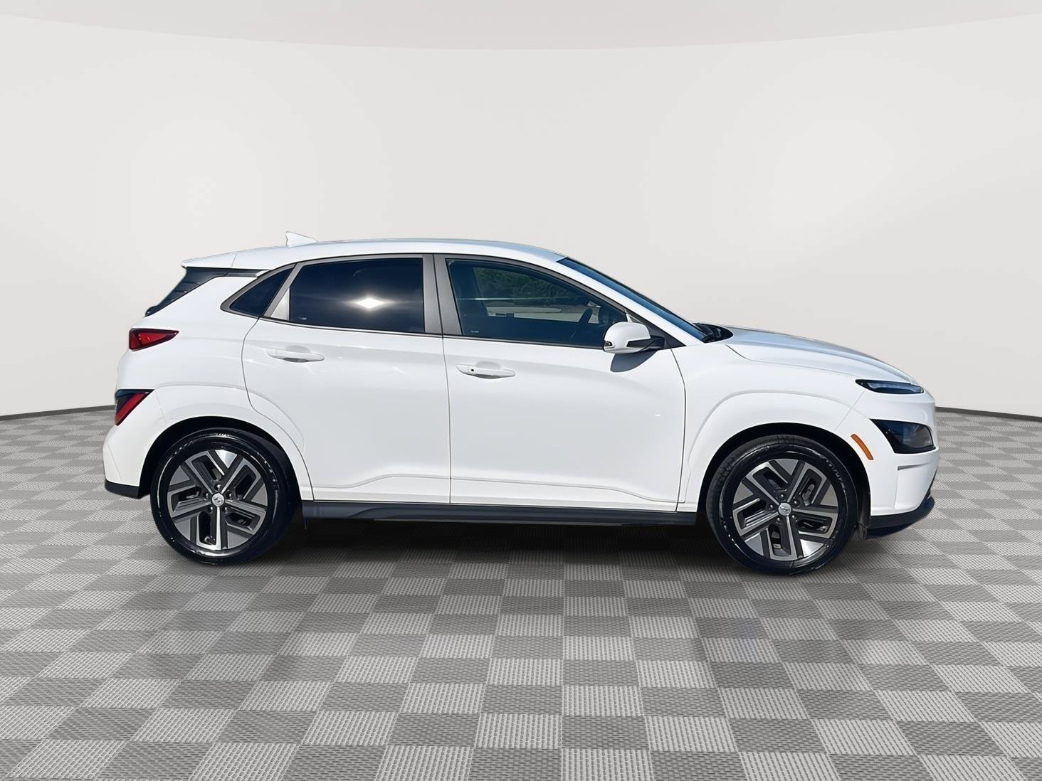 Certified 2023 Hyundai Kona SE w/ Cargo Package FWD image 4