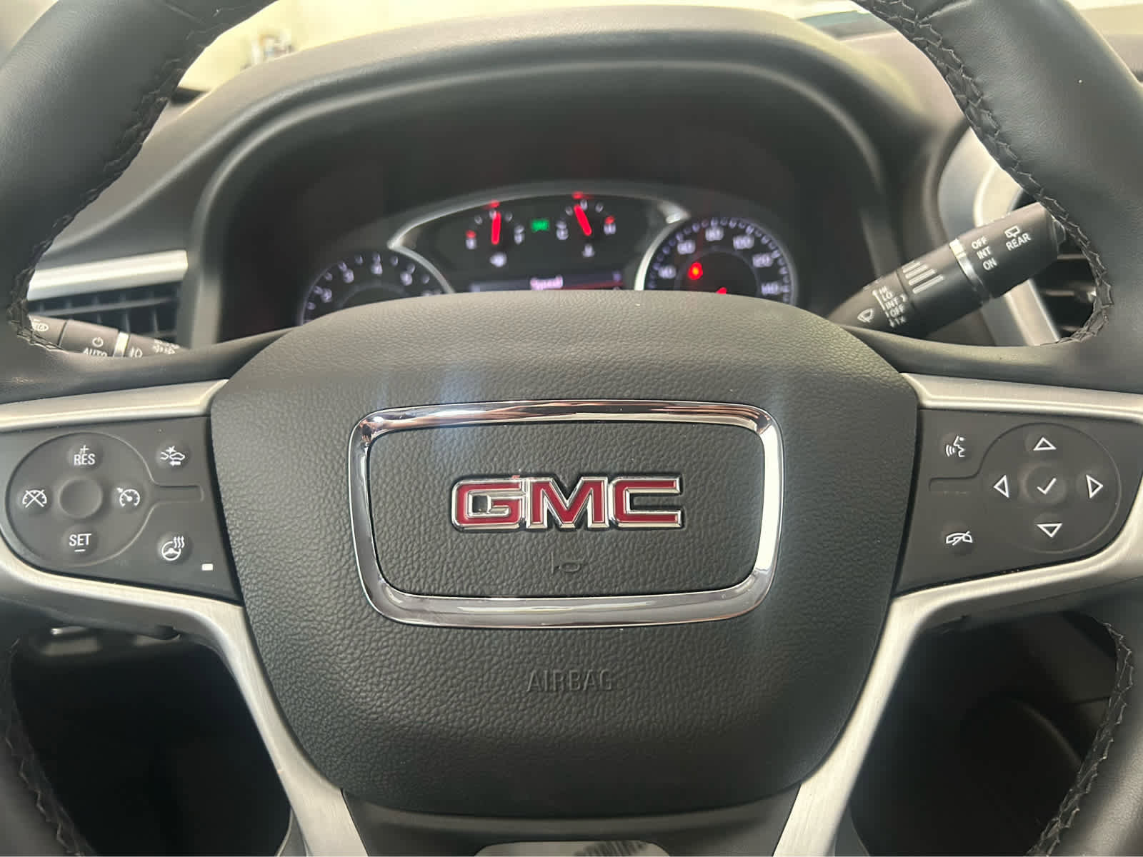 Used 2023 GMC Acadia SLT w/ Elevation Edition image 11