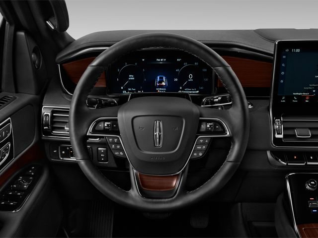 Used 2022 Lincoln Nautilus Reserve w/ Equipment Group 201A image 8