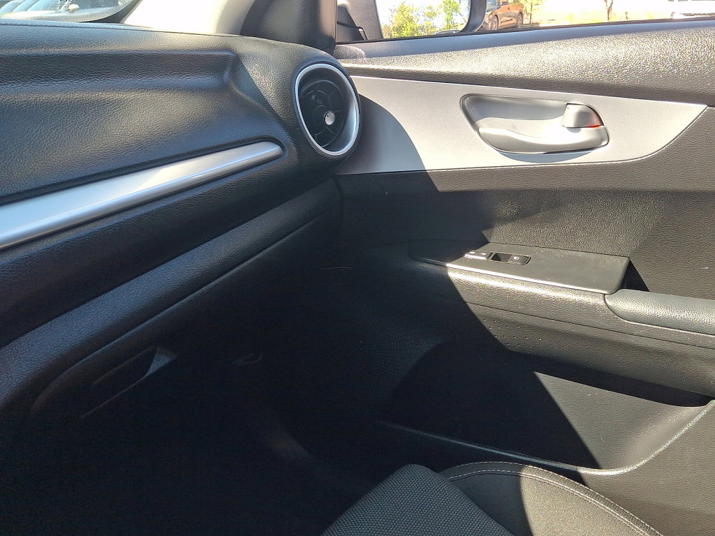 Used 2023 Kia Forte LXS w/ LXS Technology Package FWD image 32