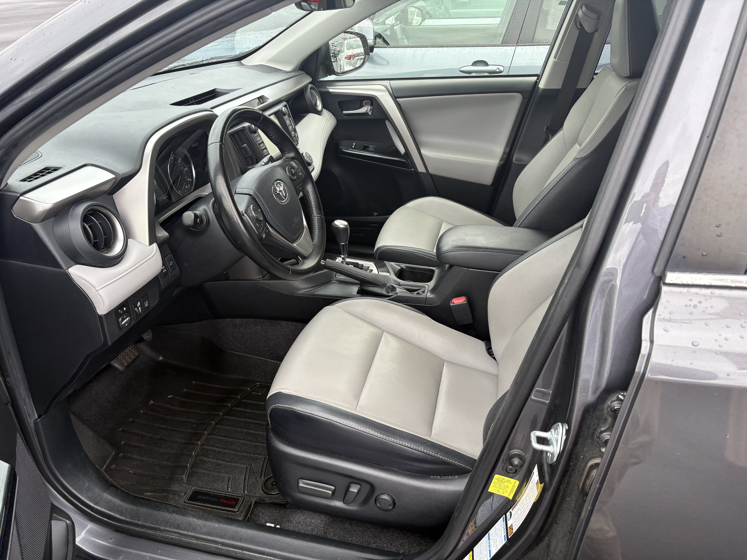 Used 2018 Toyota RAV4 Limited AWD/4WD image 4
