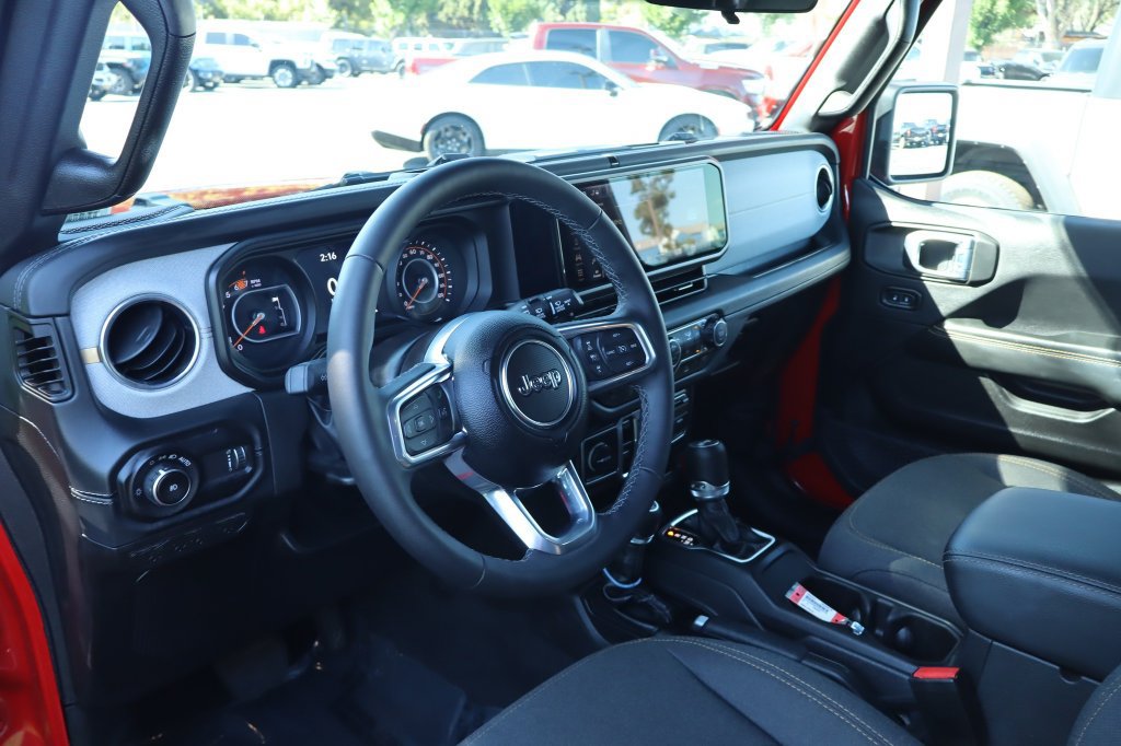 Certified 2026 Jeep Wrangler Unlimited Sahara AWD/4WD image 17
