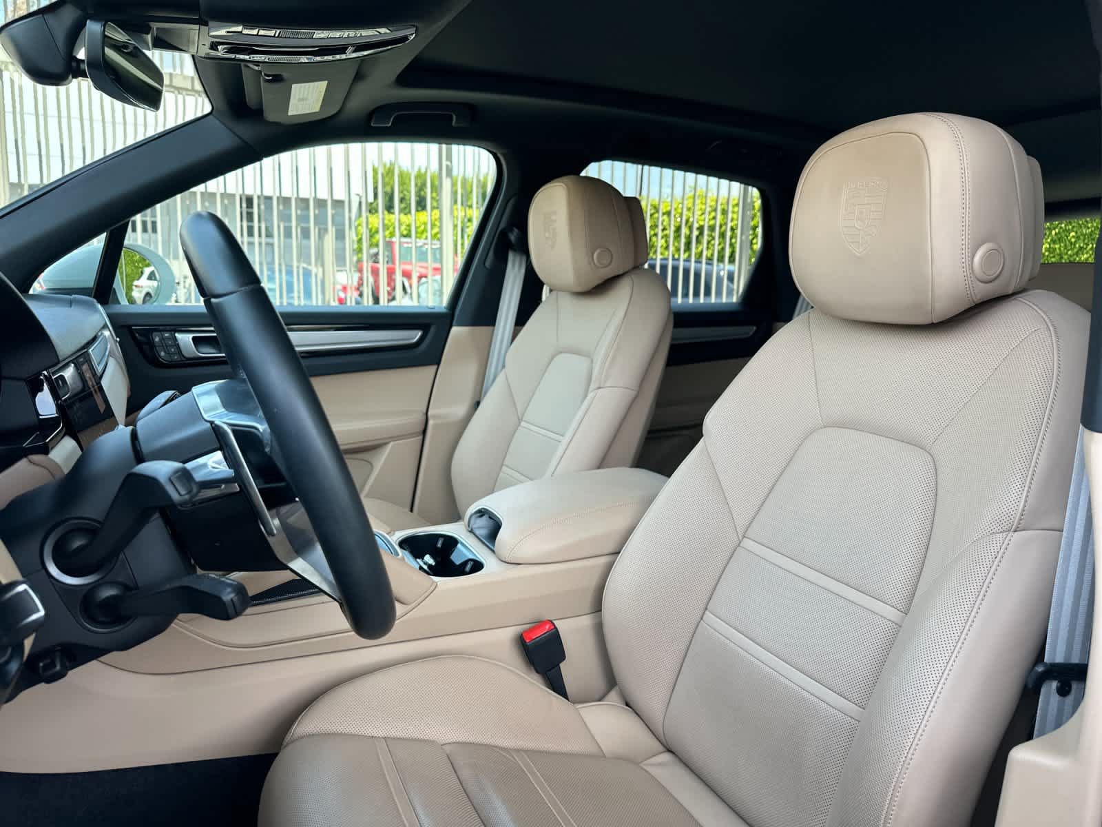 Certified 2023 Porsche Cayenne Platinum Edition AWD/4WD image 5