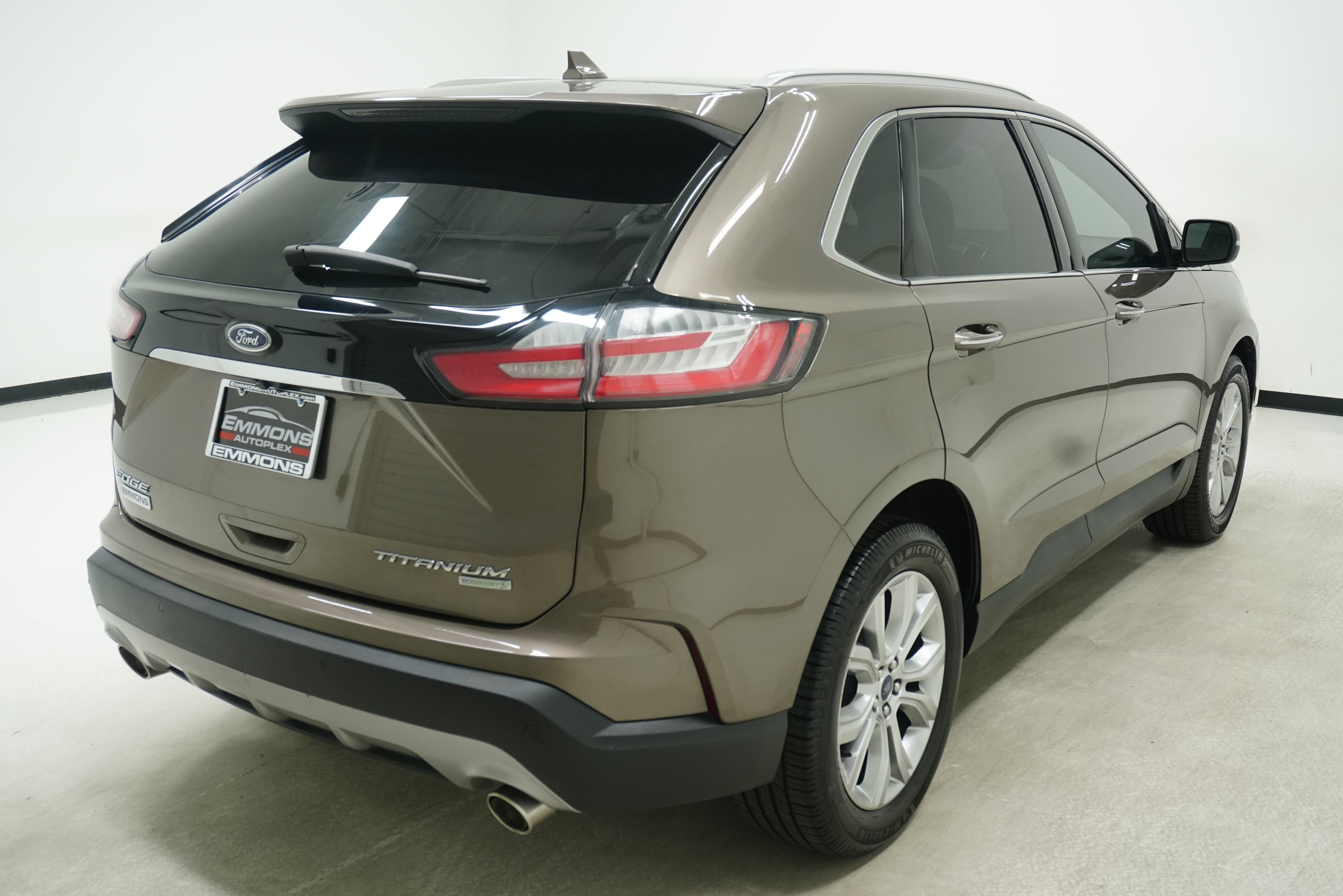Used 2019 Ford Edge Titanium FWD image 4