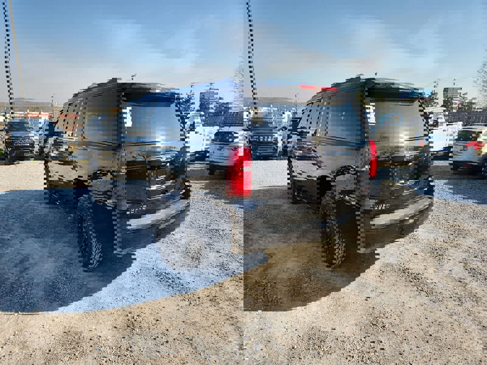 Used 2019 Chevrolet Suburban LT image 3