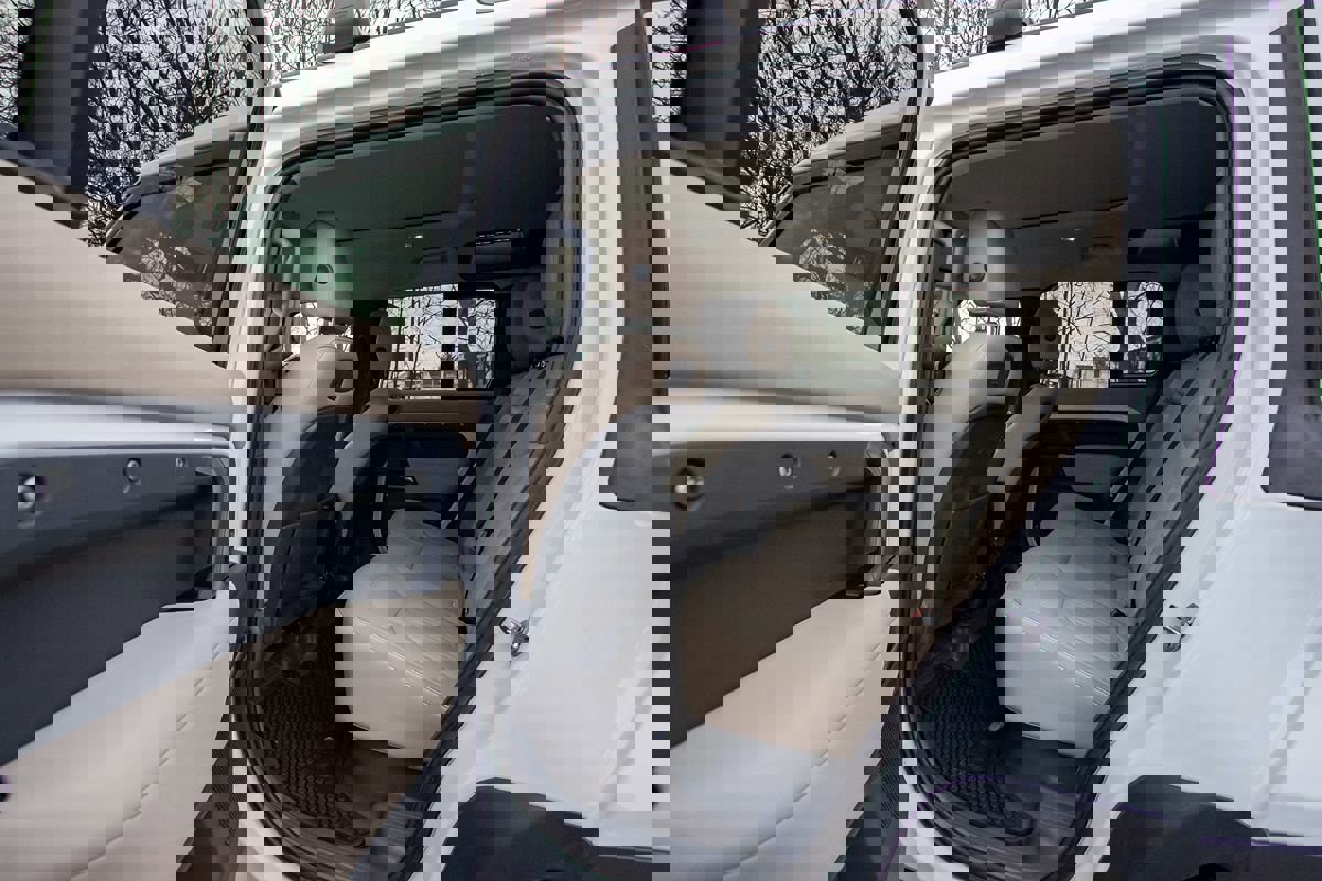 Used 2020 Land Rover Defender 110 S image 25