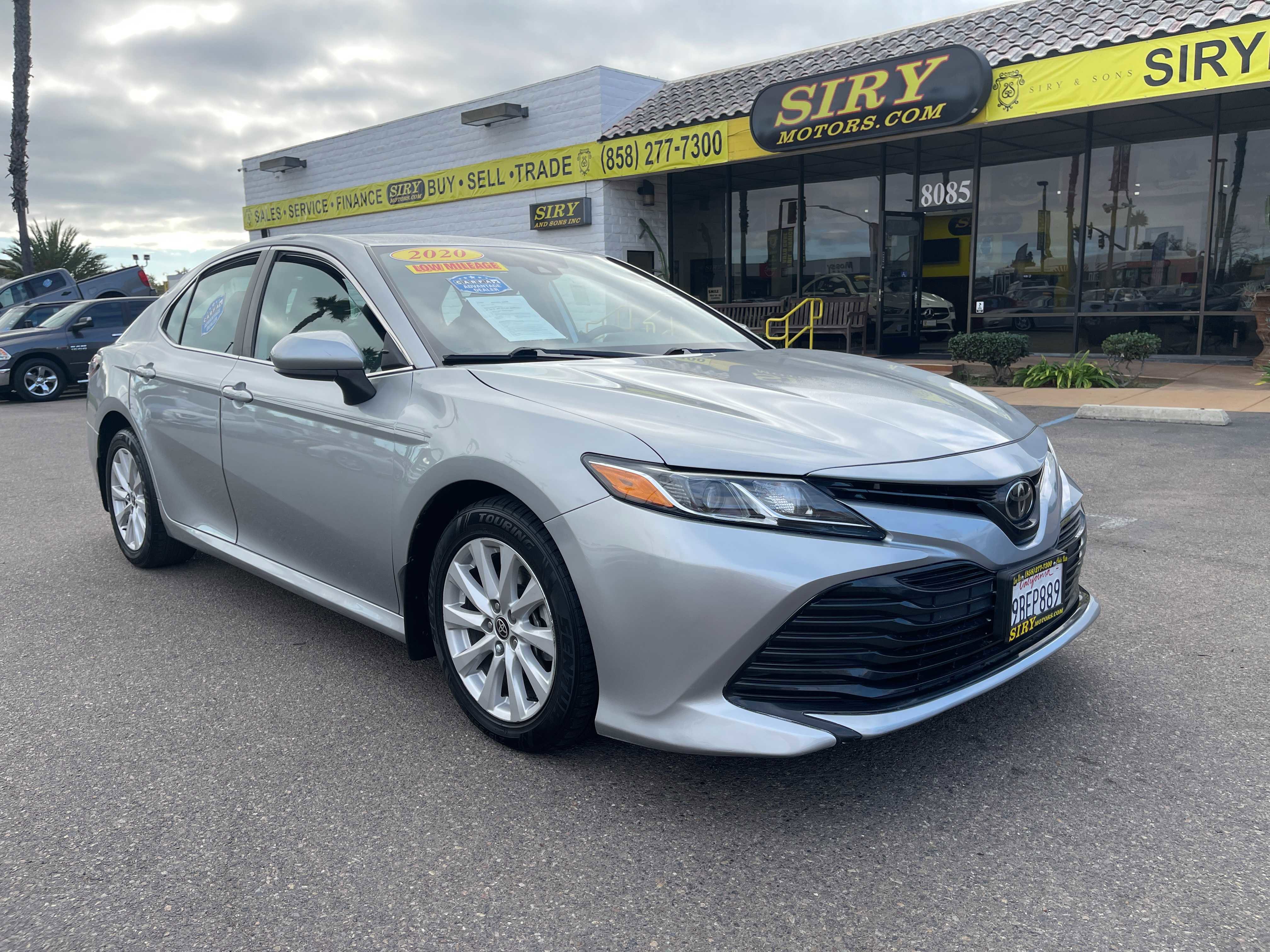 Used 2020 Toyota Camry LE image 1