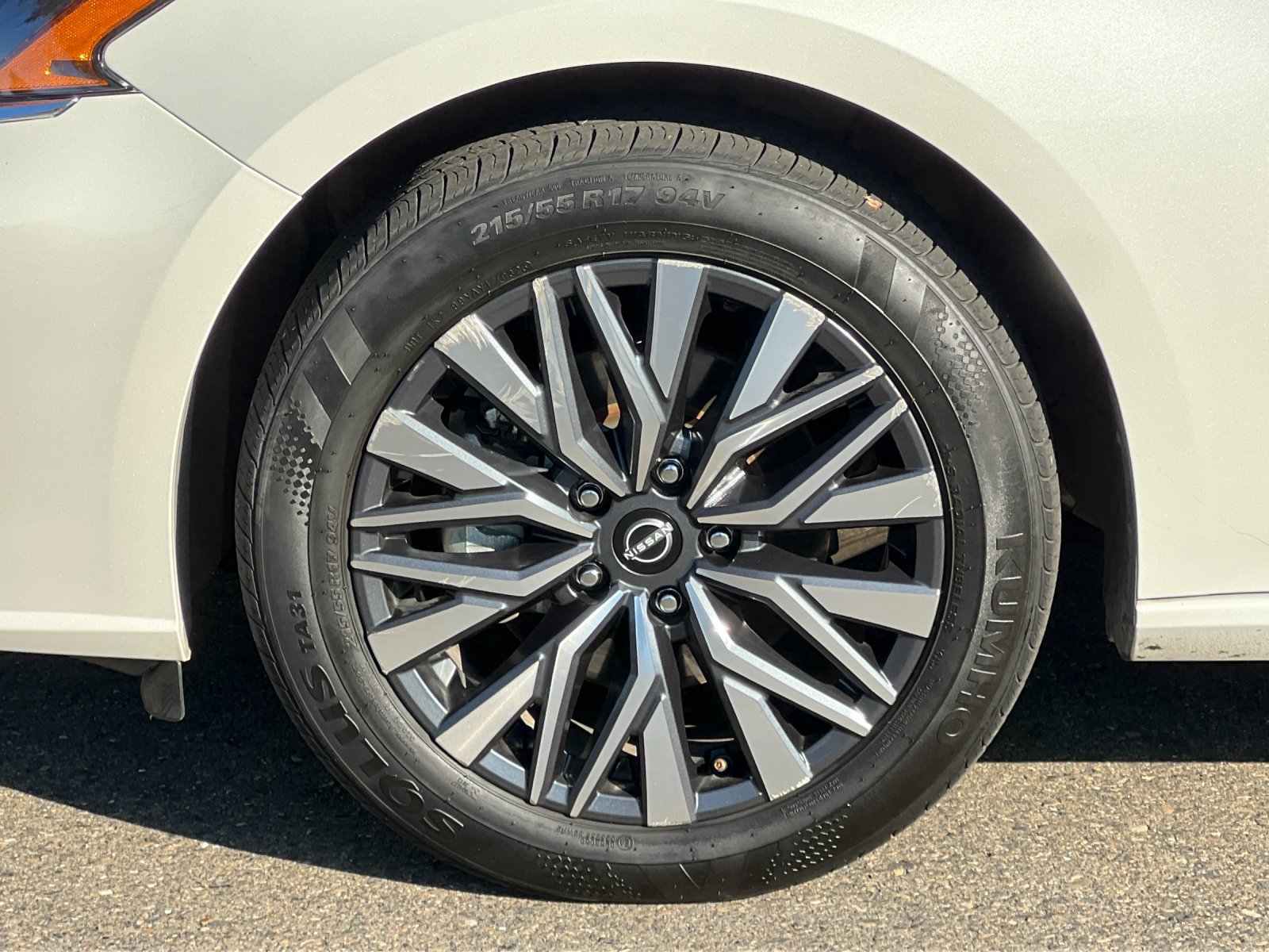 Used 2025 Nissan Altima 2.5 SV AWD/4WD image 23