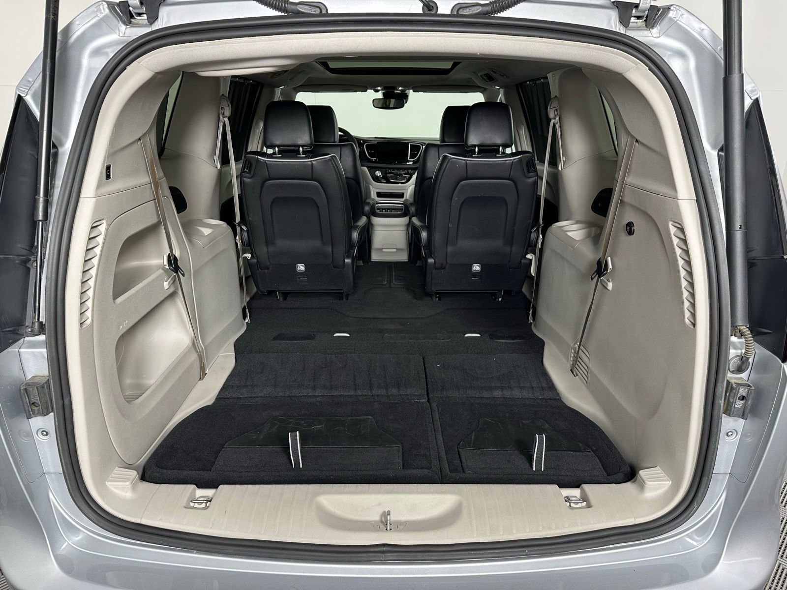 Used 2024 Chrysler Pacifica Limited image 31