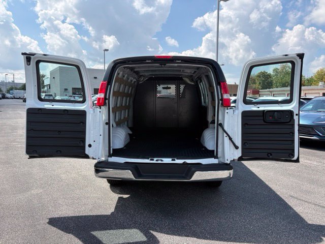 Used 2025 GMC Savana 2500 w/ Driver Convenience Package RWD image 9