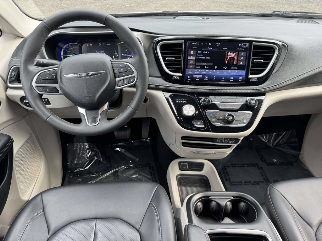 Used 2024 Chrysler Pacifica Limited FWD image 15