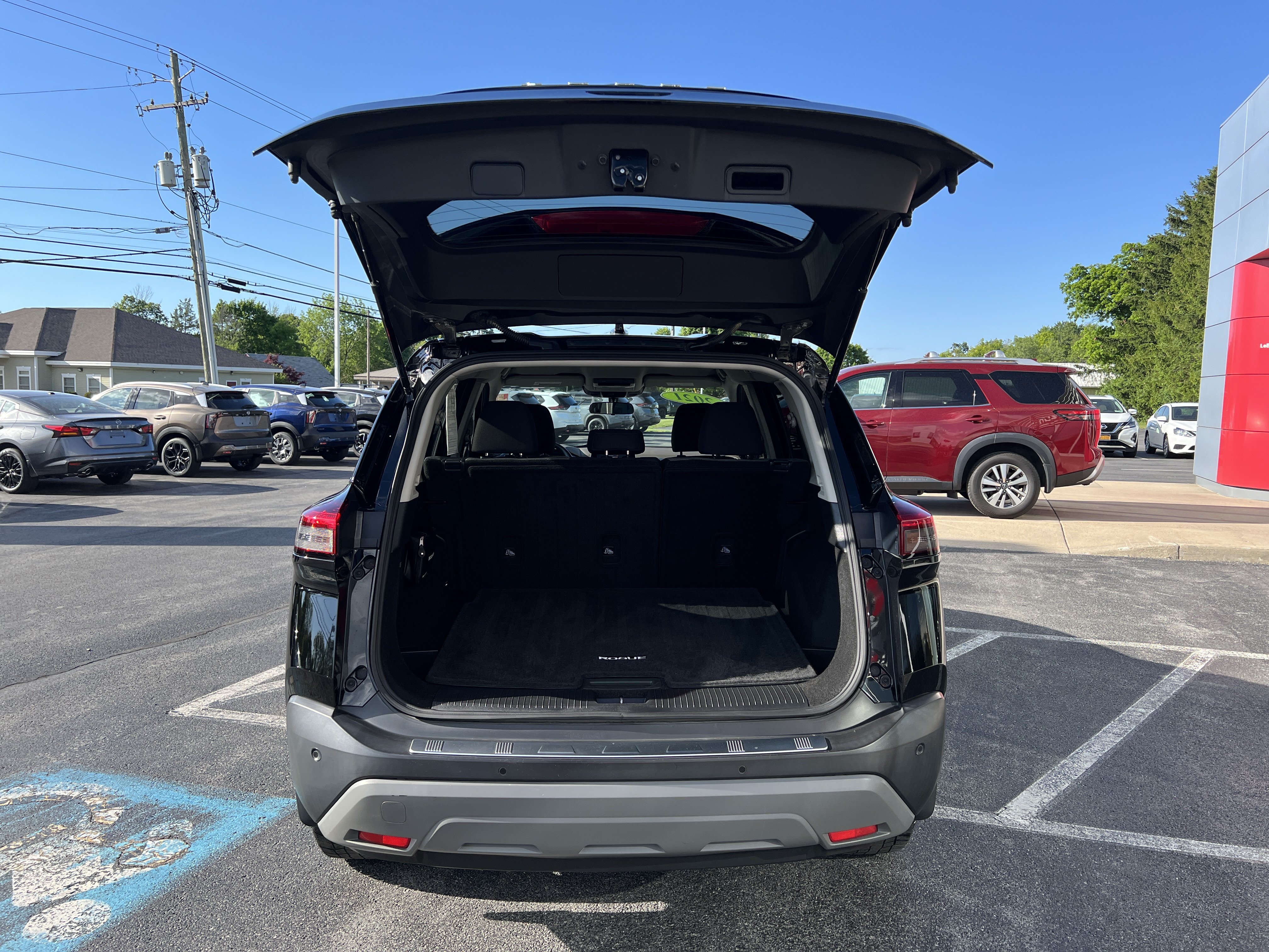 Used 2021 Nissan Rogue SV AWD/4WD image 7