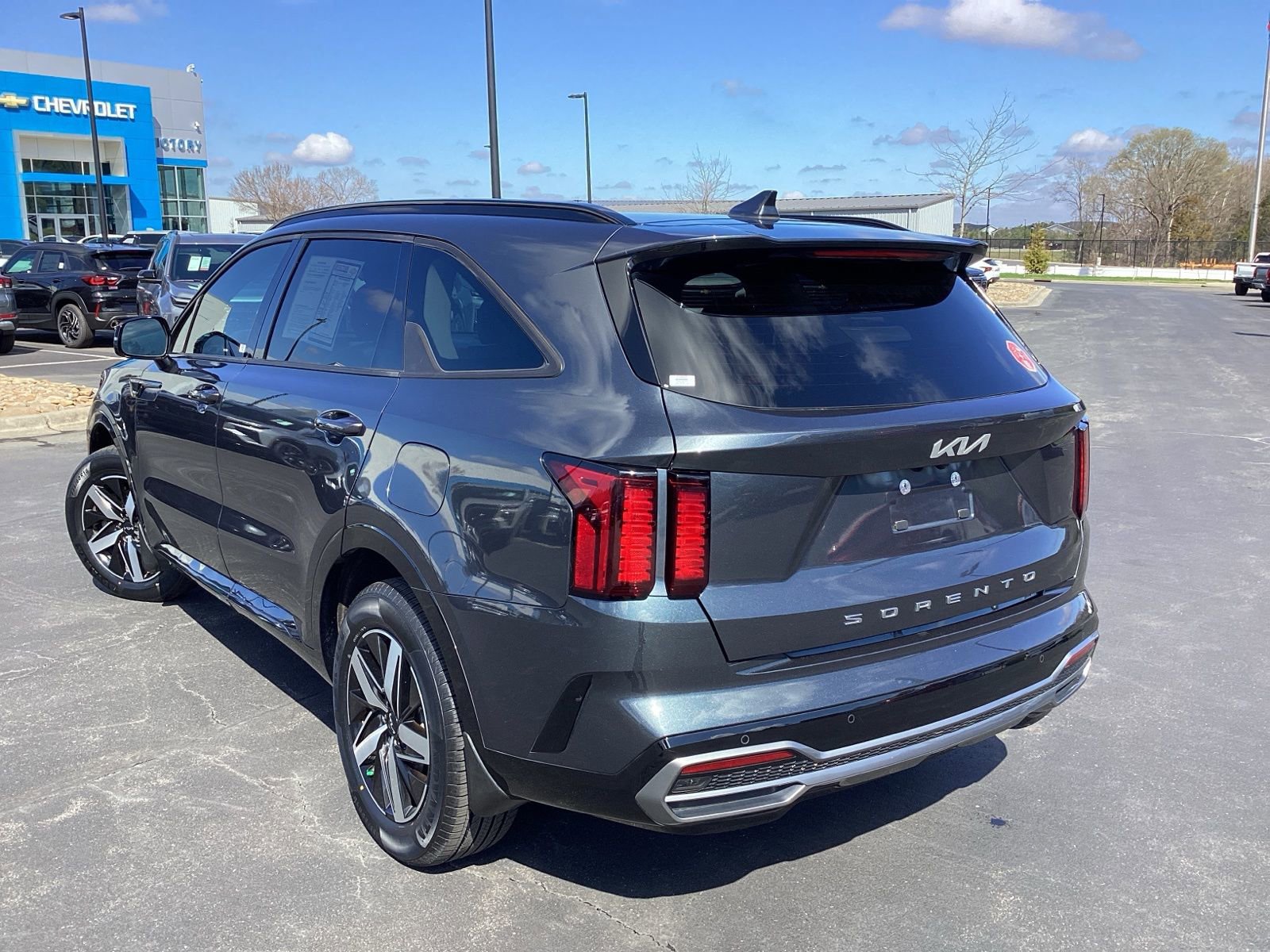 Used 2022 Kia Sorento EX w/ Panoramic Sunroof Package image 2