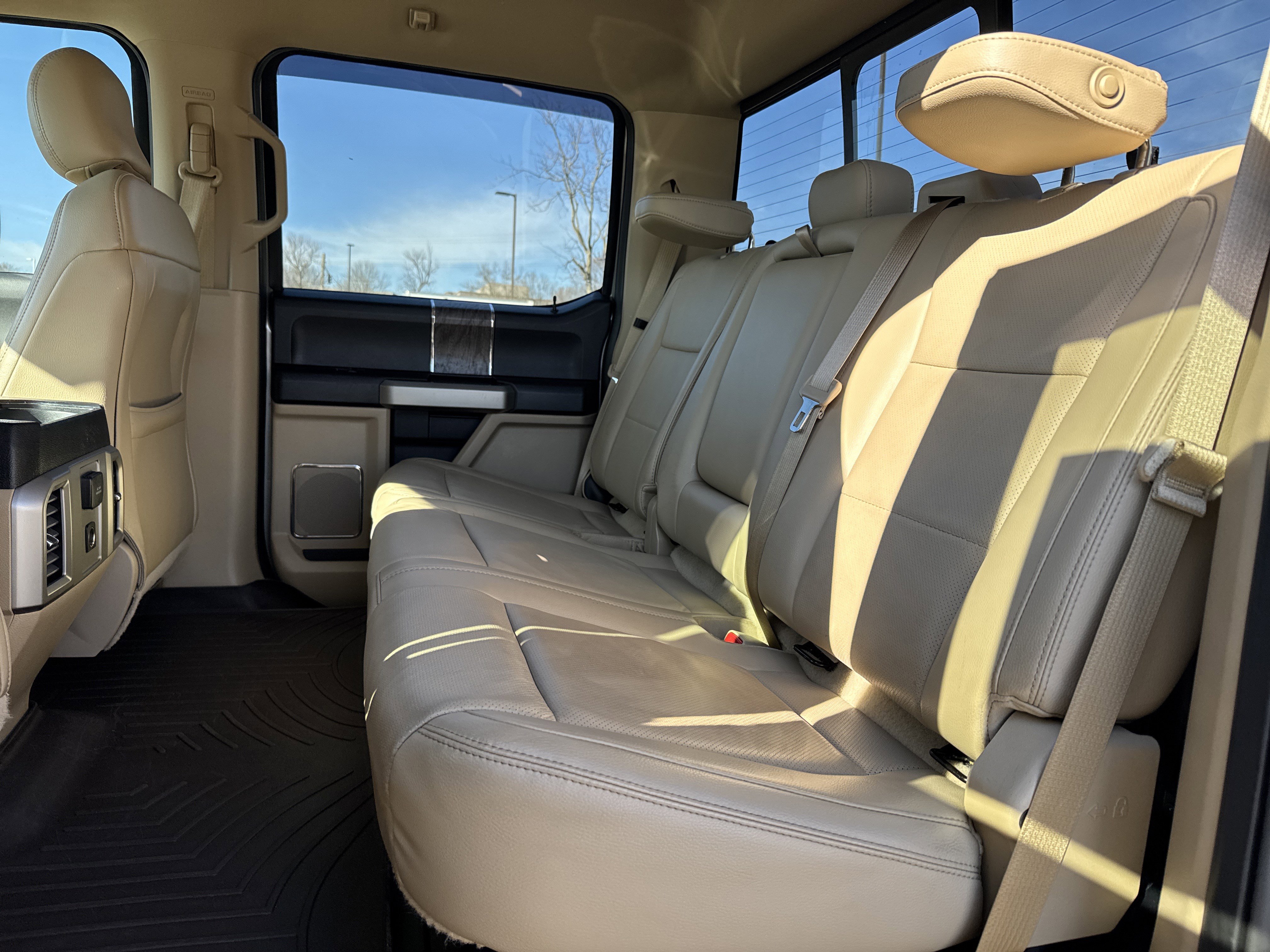 Used 2017 Ford F250 Lariat w/ FX4 Off-Road Package image 28