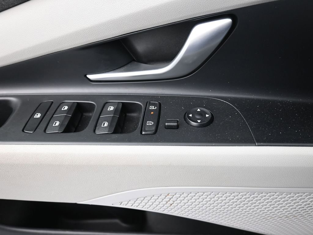 Used 2024 Hyundai Elantra Limited image 21