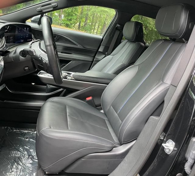 Used 2024 Cadillac Lyriq Luxury AWD/4WD image 14