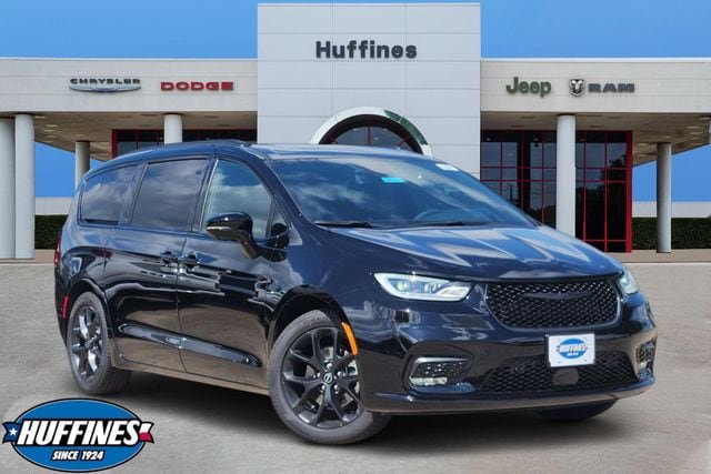New 2026 Chrysler Pacifica Limited FWD image 1