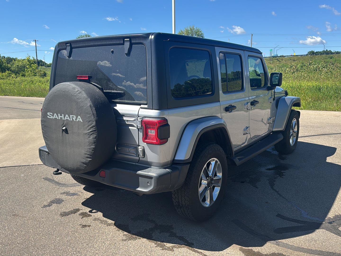 Used 2020 Jeep Wrangler Unlimited Sahara AWD/4WD image 5