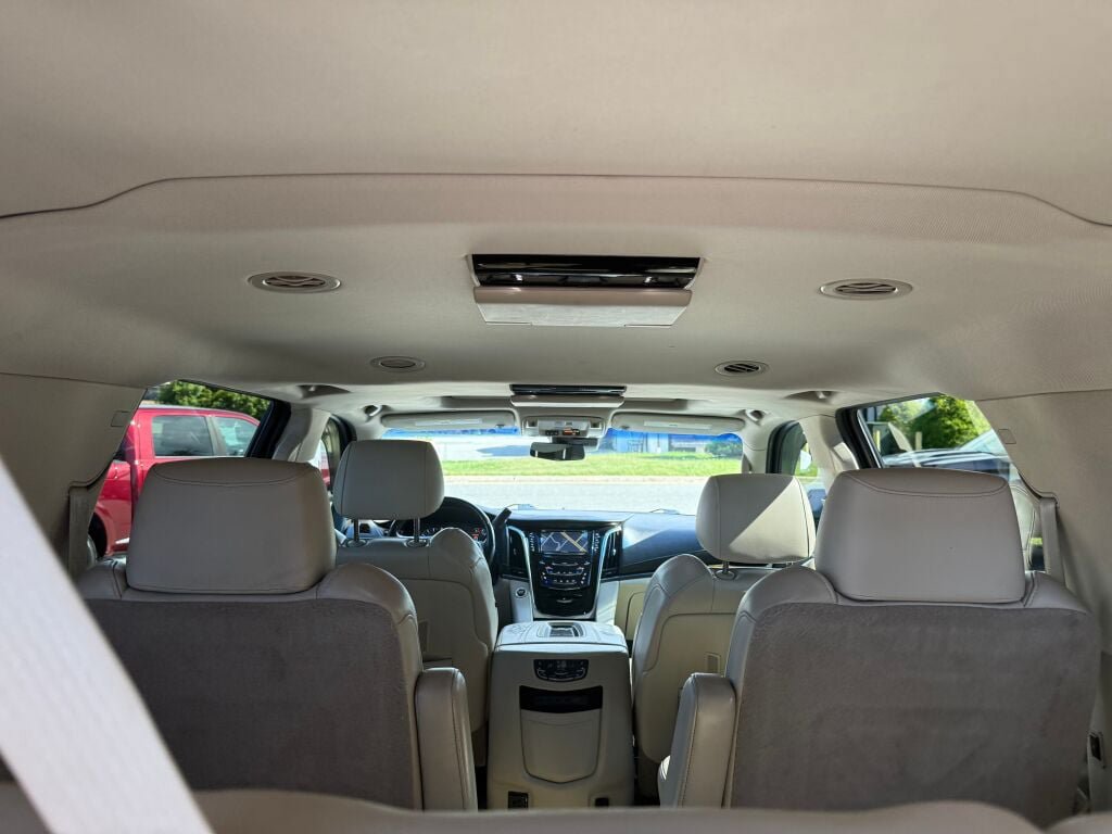 Used 2018 Cadillac Escalade ESV Premium Luxury w/ LPO, Radiant Package AWD/4WD image 34