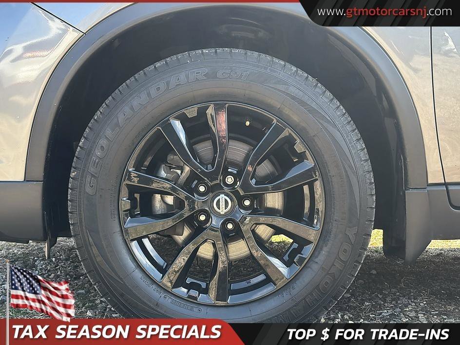 Used 2018 Nissan Rogue SV image 14