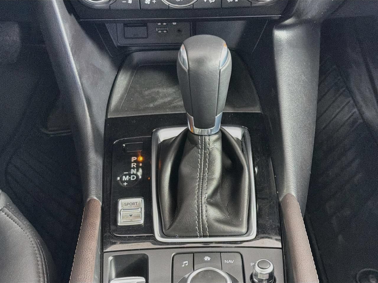 Used 2018 MAZDA MAZDA3 Touring FWD image 17
