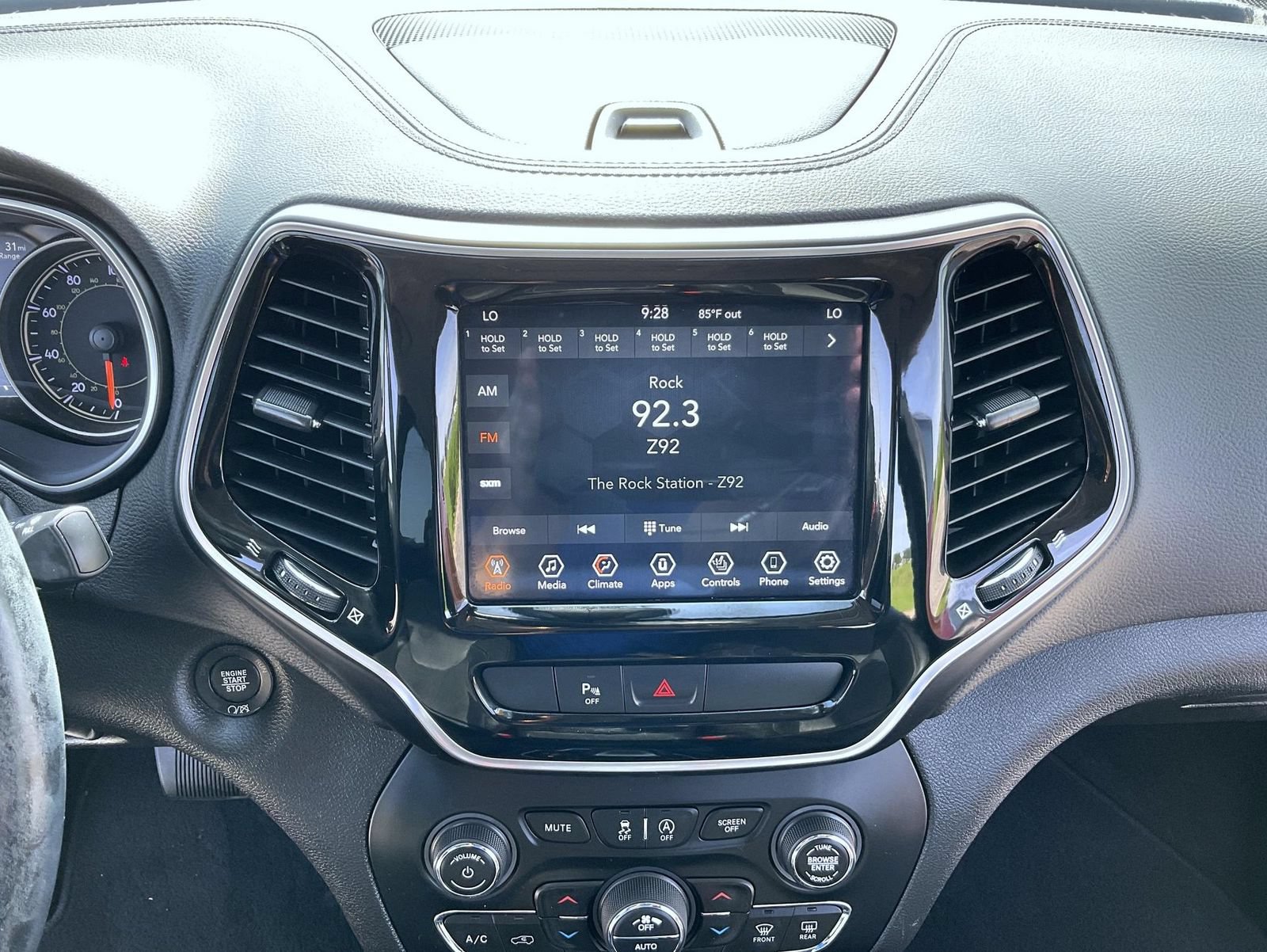 Used 2020 Jeep Cherokee Limited AWD/4WD image 13