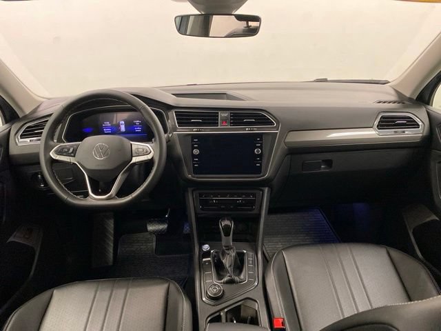 Used 2024 Volkswagen Tiguan SE AWD/4WD image 20