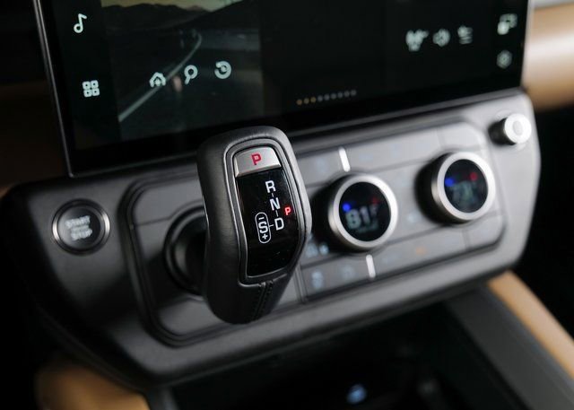 New 2026 Land Rover Defender 110 X-Dynamic SE image 13