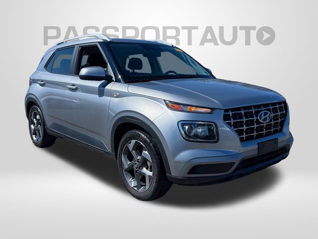 Used 2023 Hyundai Venue SEL image 2