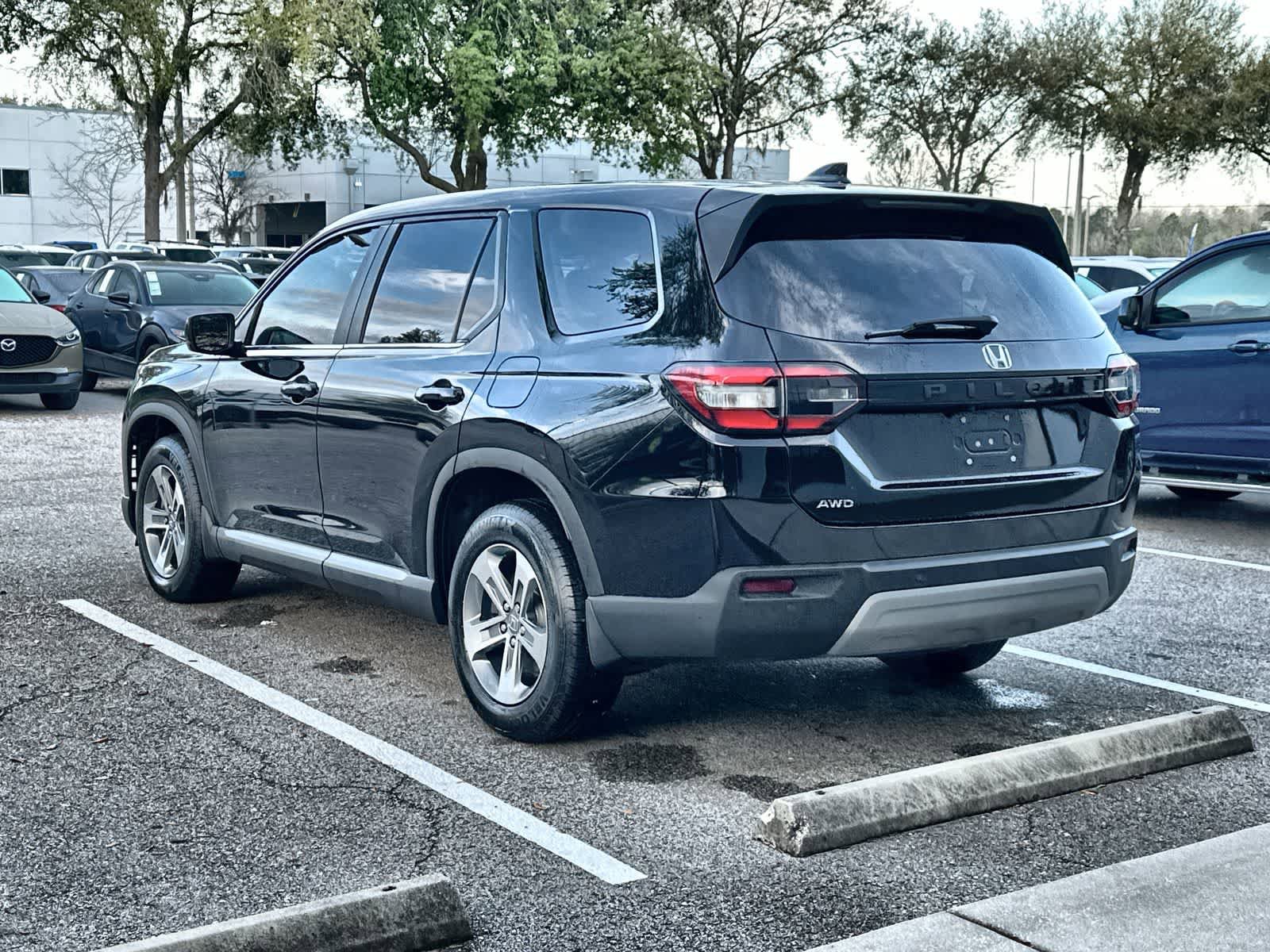 Used 2025 Honda Pilot EX-L image 6