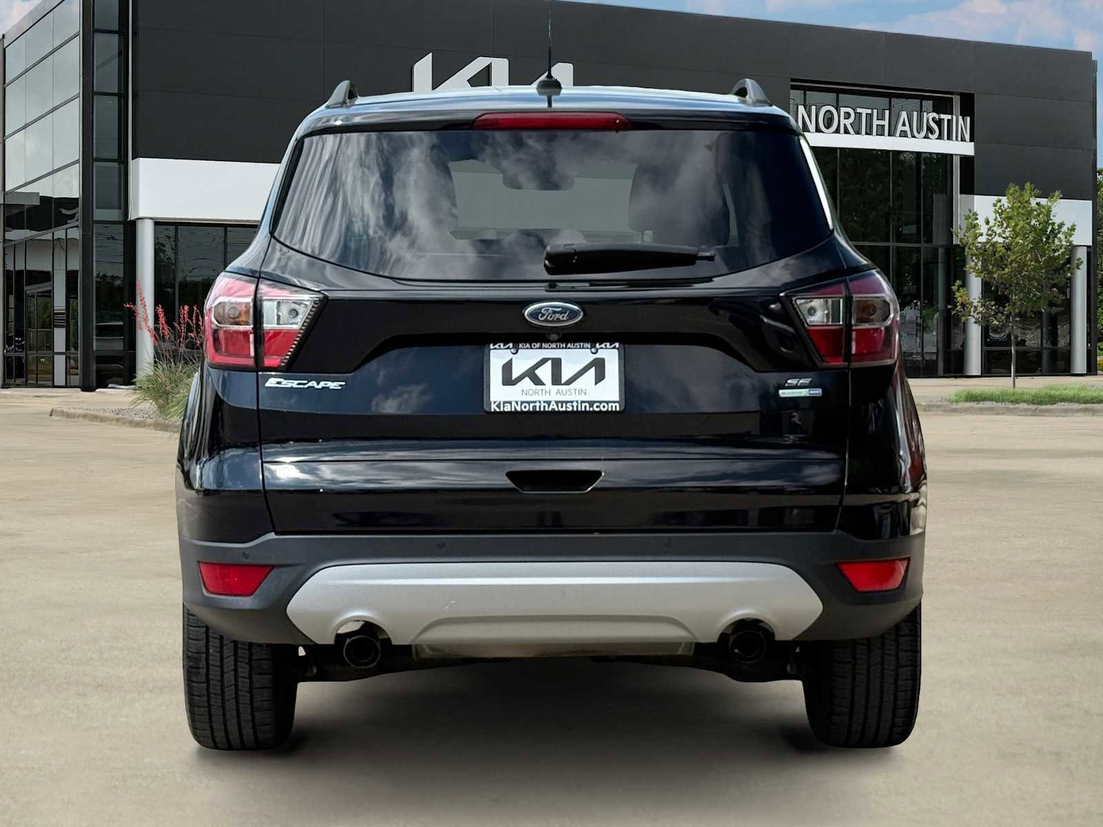 Used 2017 Ford Escape SE w/ Equipment Group 201A image 9