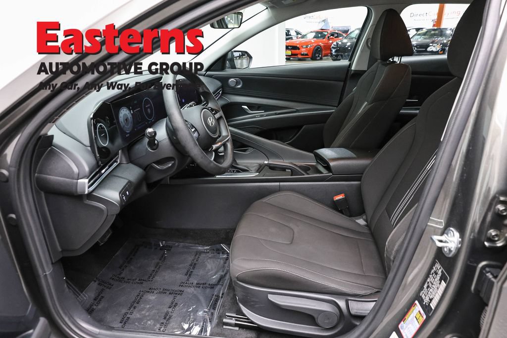 Used 2024 Hyundai Elantra SEL FWD image 13