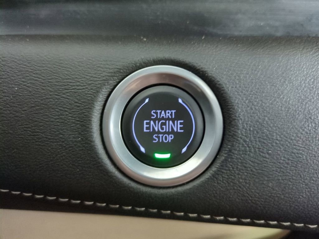 Used 2024 Cadillac Escalade Premium Luxury image 39