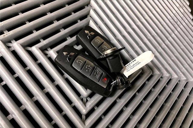 Used 2024 Mitsubishi Outlander SE image 10