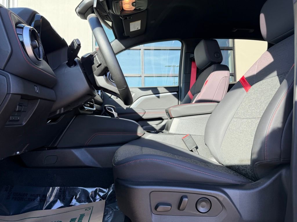 Used 2024 Chevrolet Colorado Z71 w/ Z71 Convenience Package 2 image 10