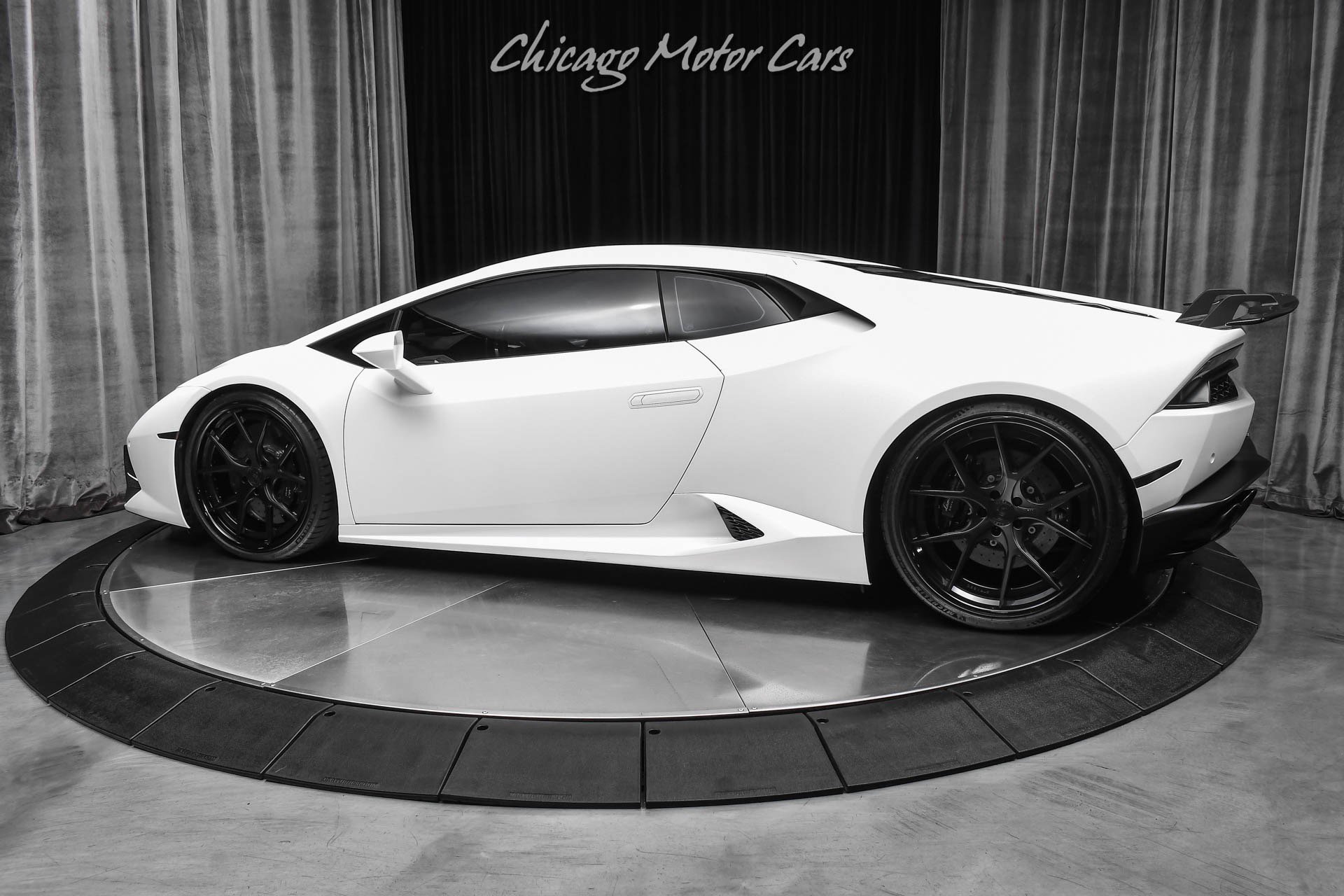 Used 2016 Lamborghini Huracan LP 610-4 AWD/4WD image 3
