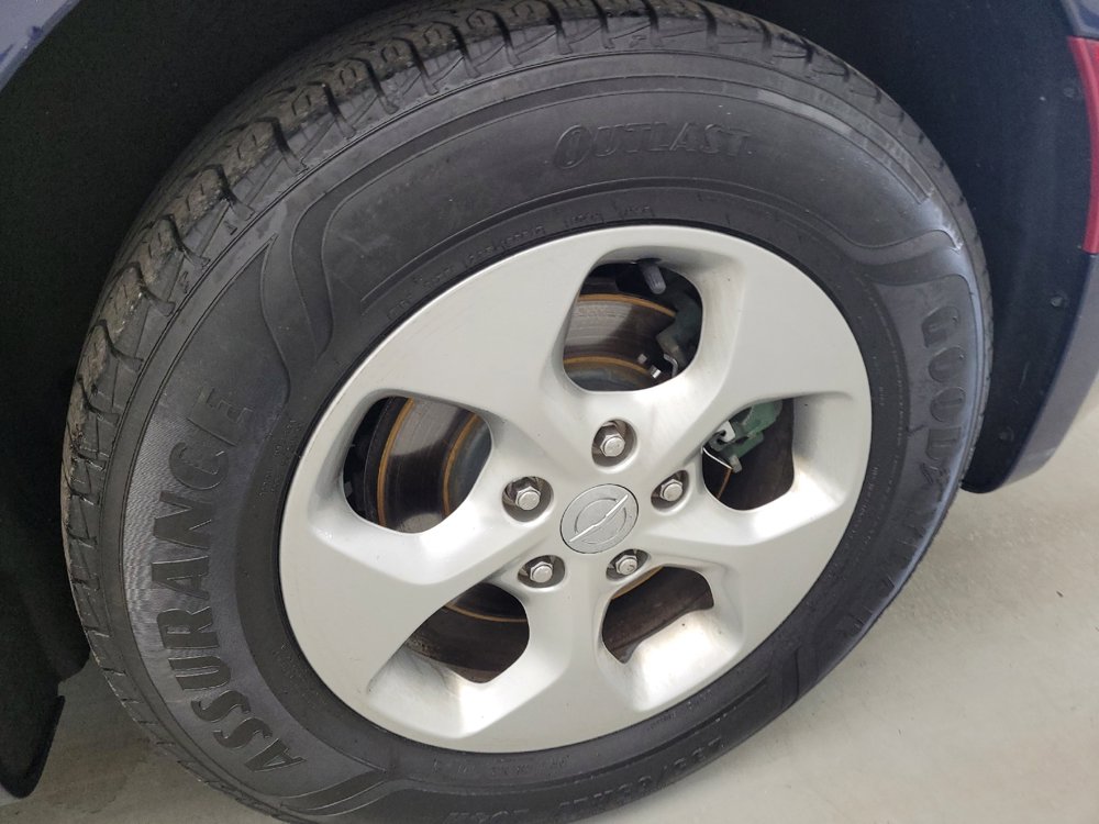 Used 2017 Chrysler Pacifica LX w/ Tire & Wheel Group FWD image 31