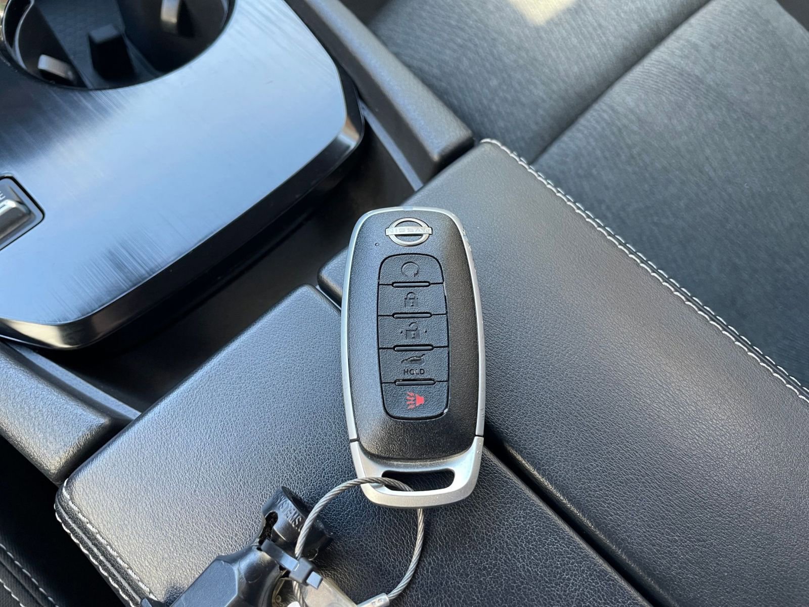 Used 2025 Nissan Rogue SV image 27